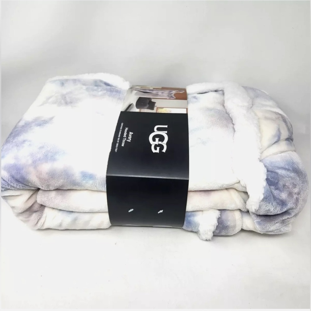 NWT UGG Avery Hooded Throw in Fog & Snow Tie-Dye - Picture 2 of 8